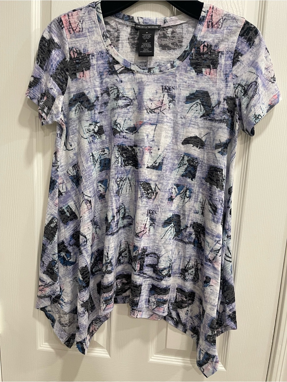 Chelsea & Theodore Sz M Tunic Top Purple/ Black Abstract Print w Shark Bite Hem